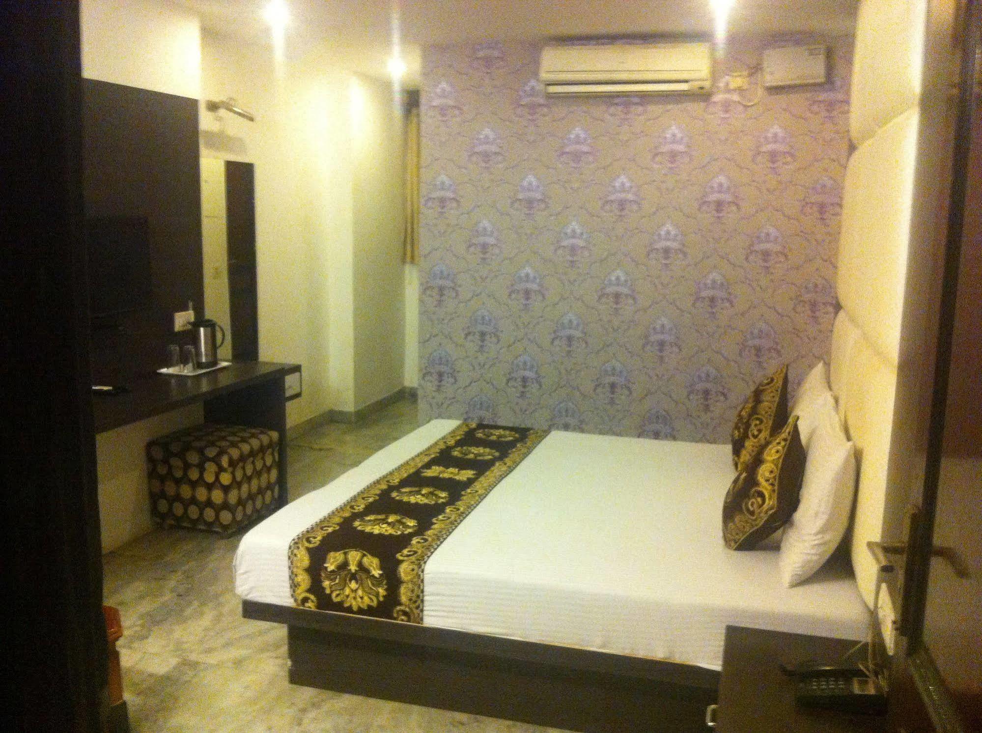 Hotel Karat 87 Inn New Delhi Extérieur photo