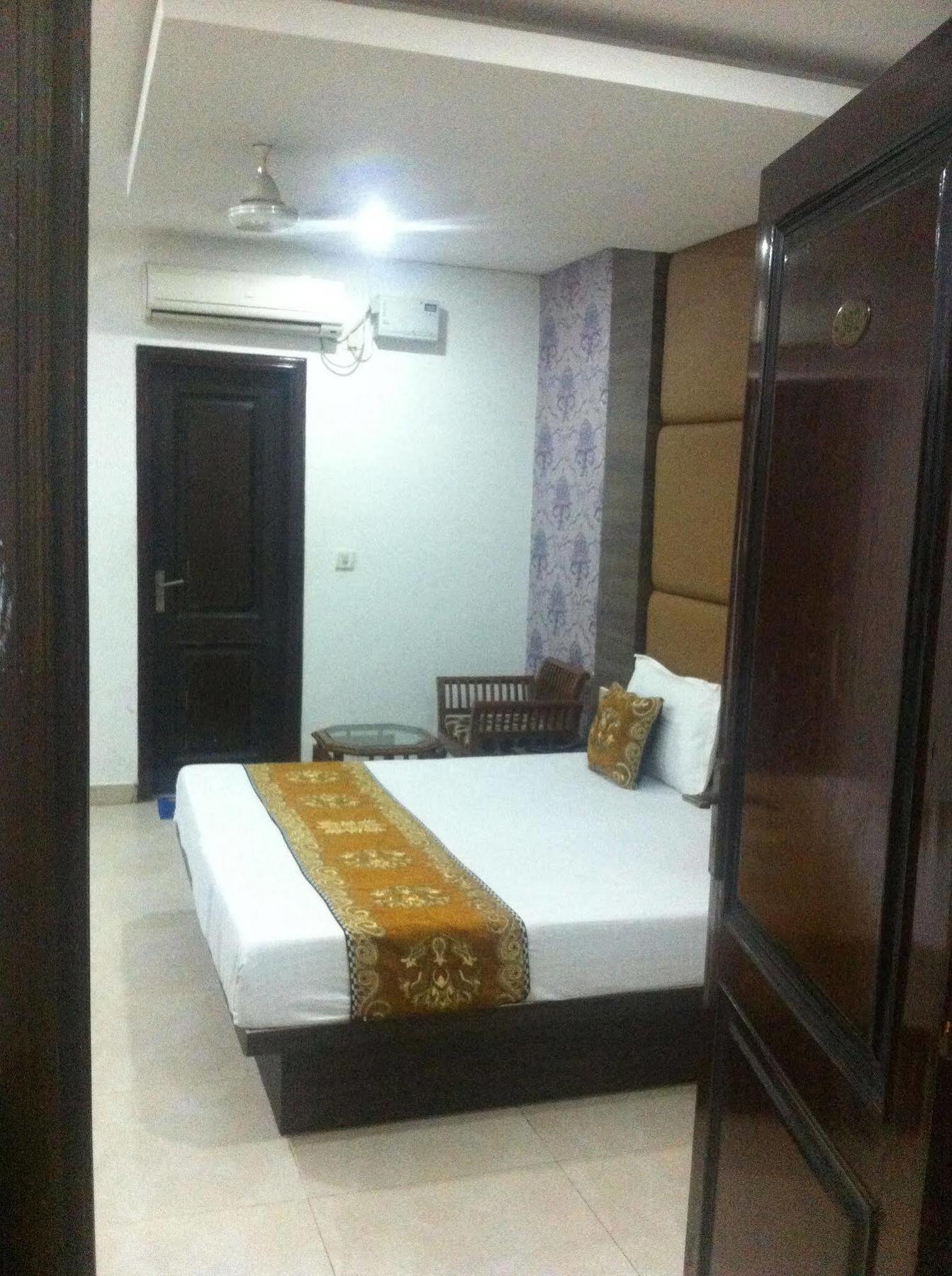 Hotel Karat 87 Inn New Delhi Extérieur photo