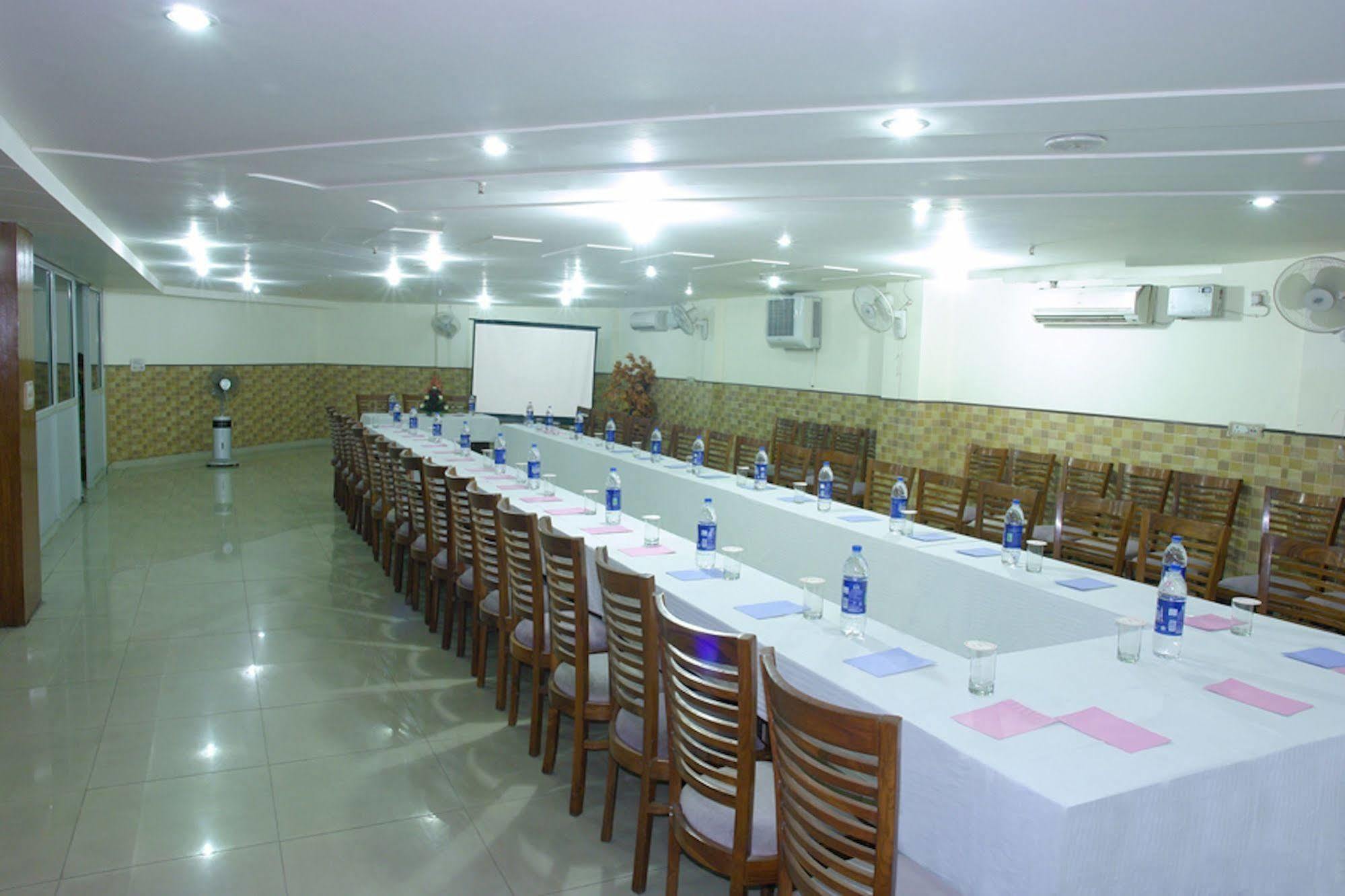 Hotel Karat 87 Inn New Delhi Extérieur photo