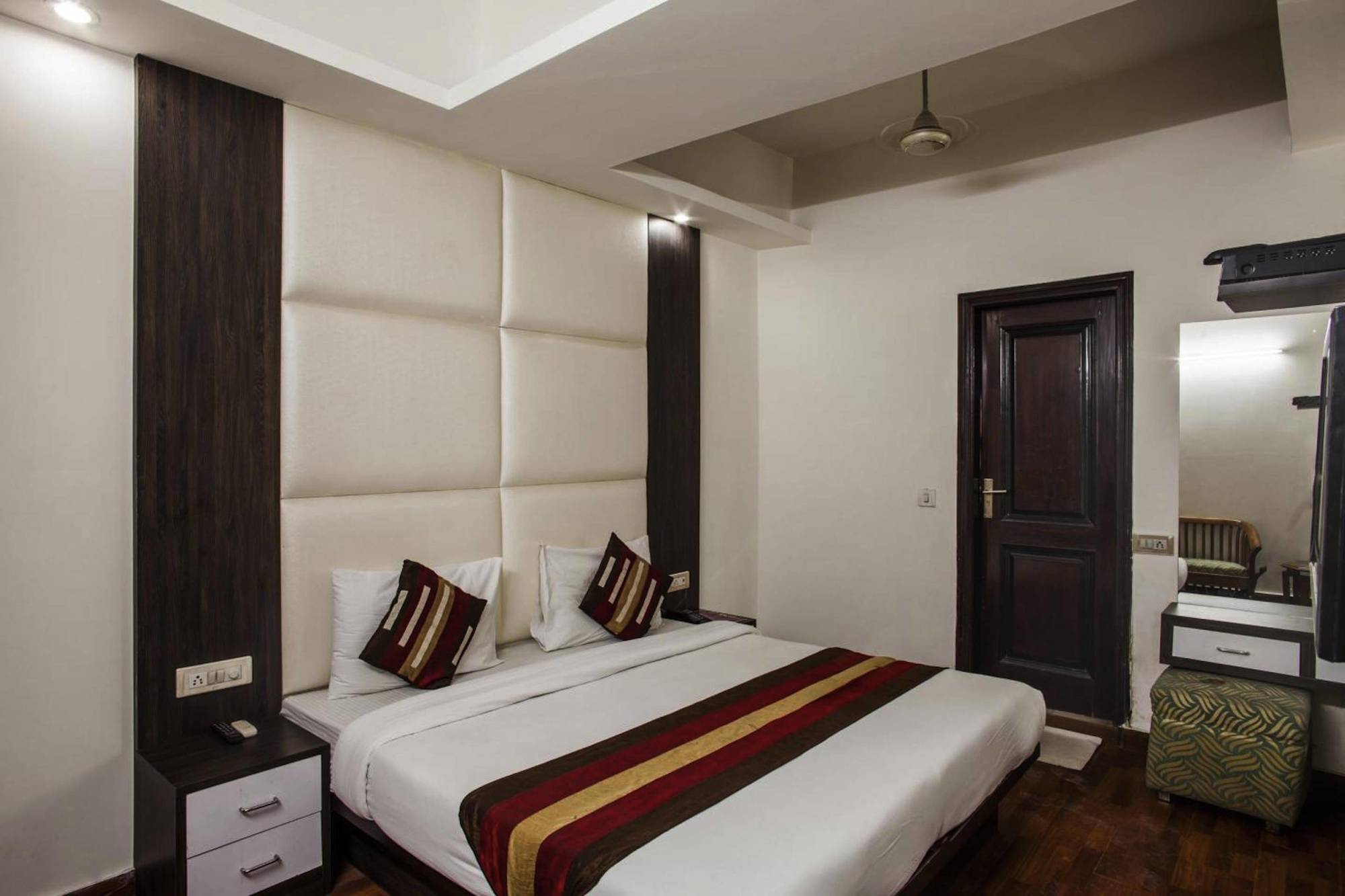 Hotel Karat 87 Inn New Delhi Extérieur photo