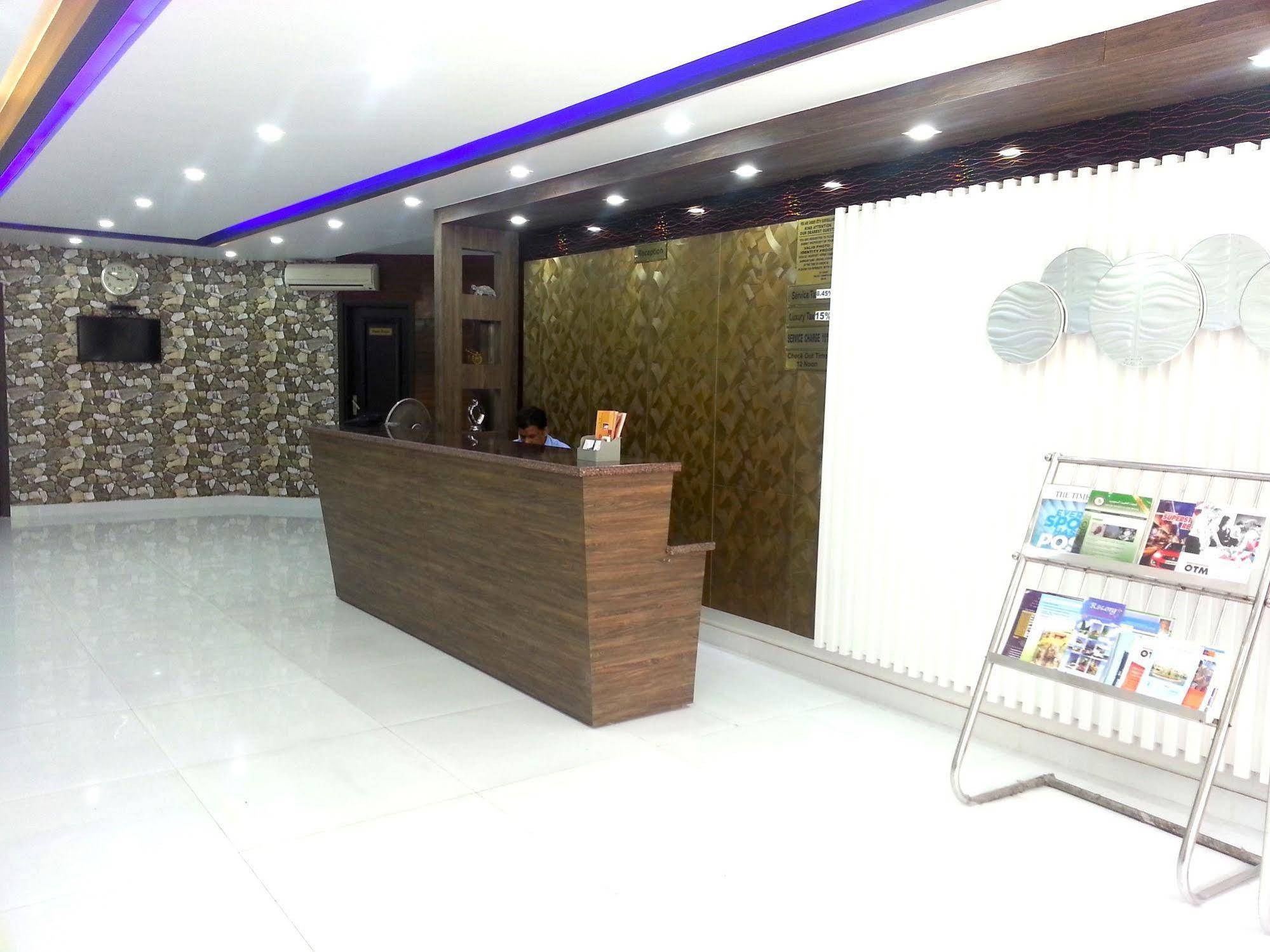 Hotel Karat 87 Inn New Delhi Extérieur photo