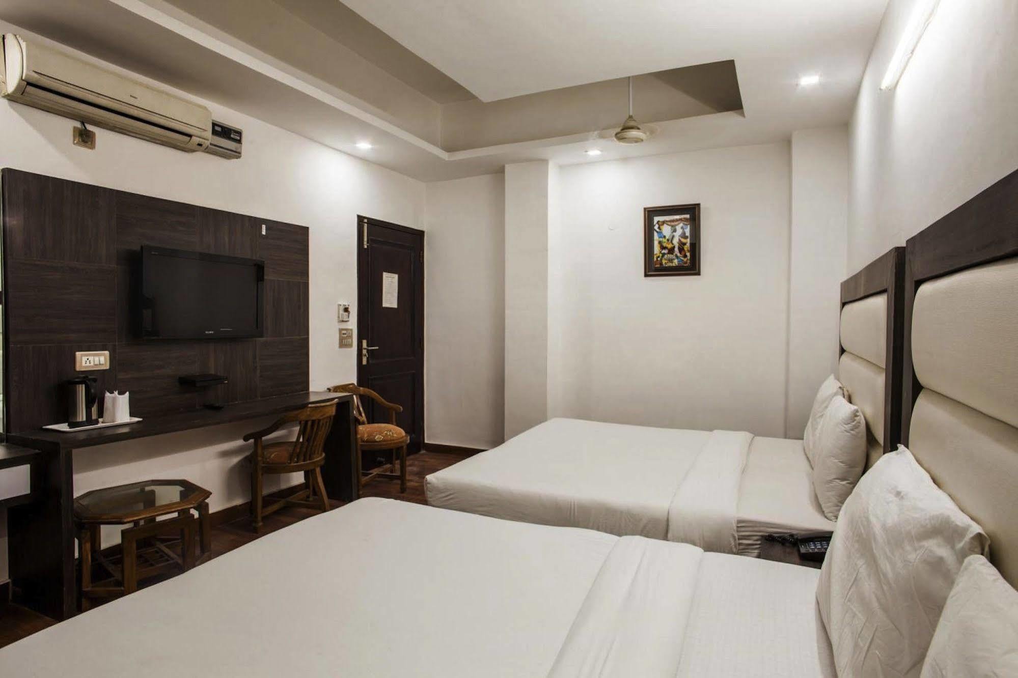 Hotel Karat 87 Inn New Delhi Extérieur photo