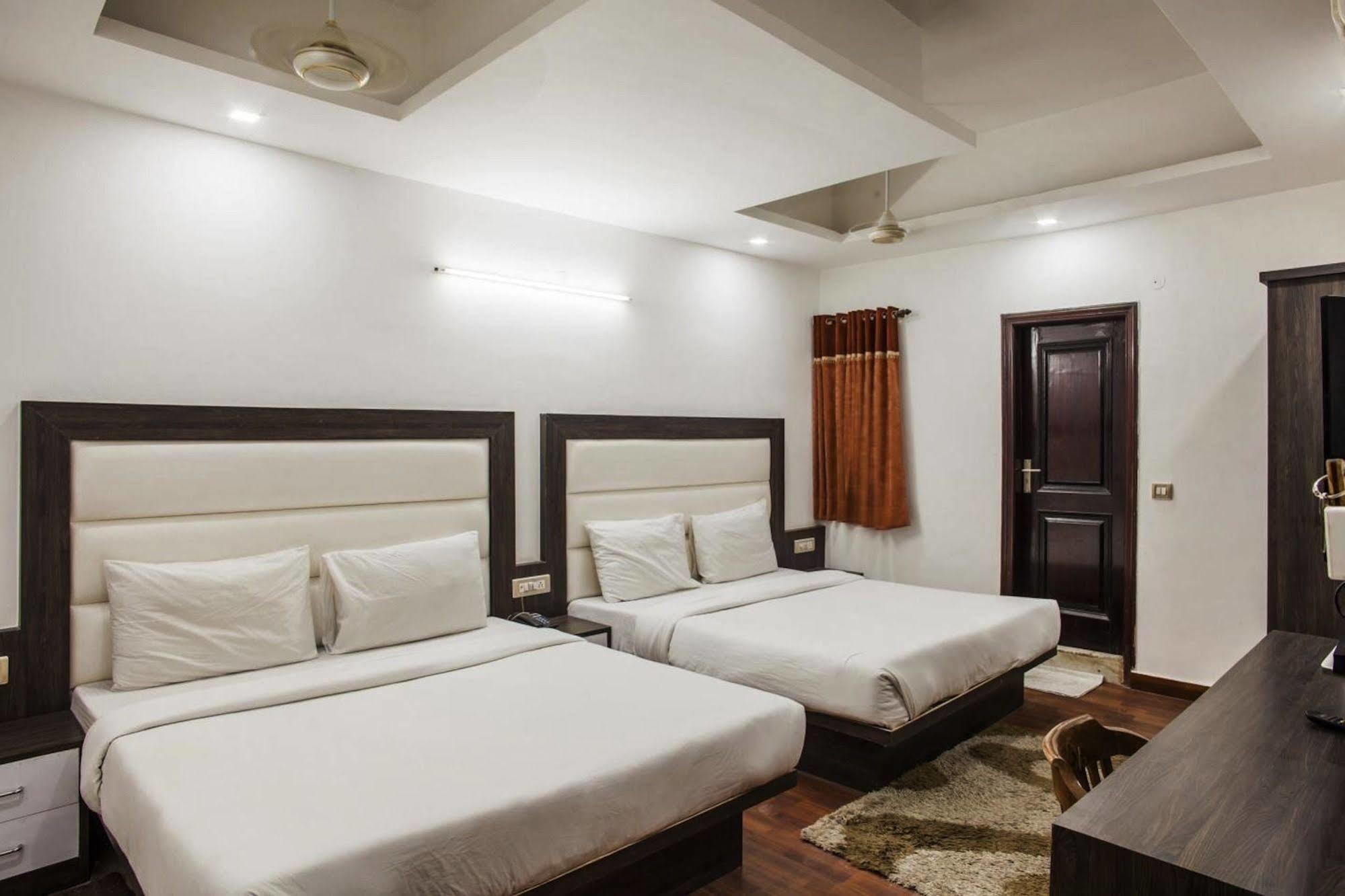 Hotel Karat 87 Inn New Delhi Extérieur photo