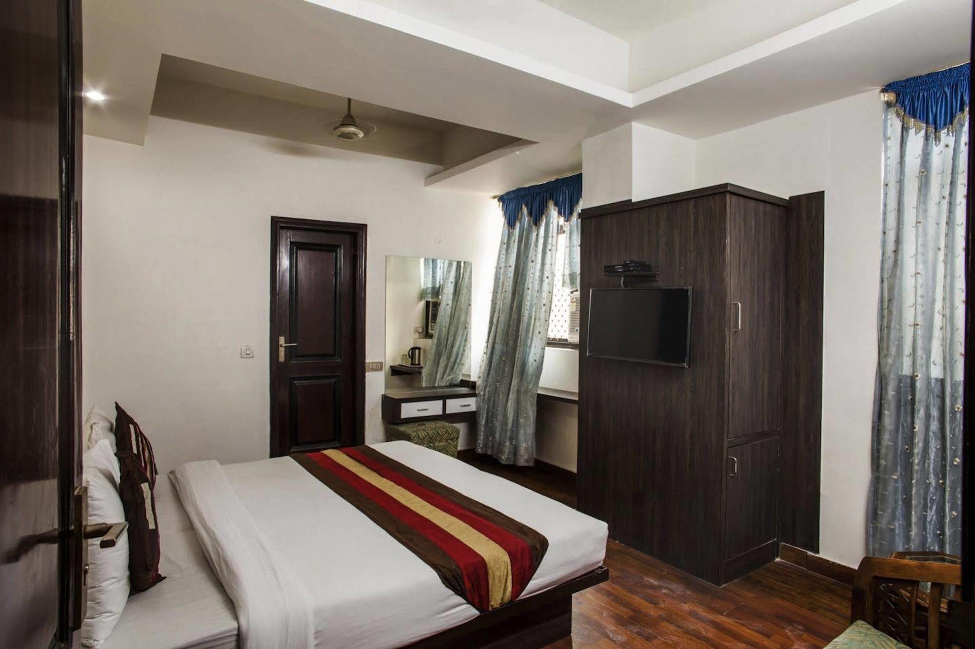 Hotel Karat 87 Inn New Delhi Extérieur photo