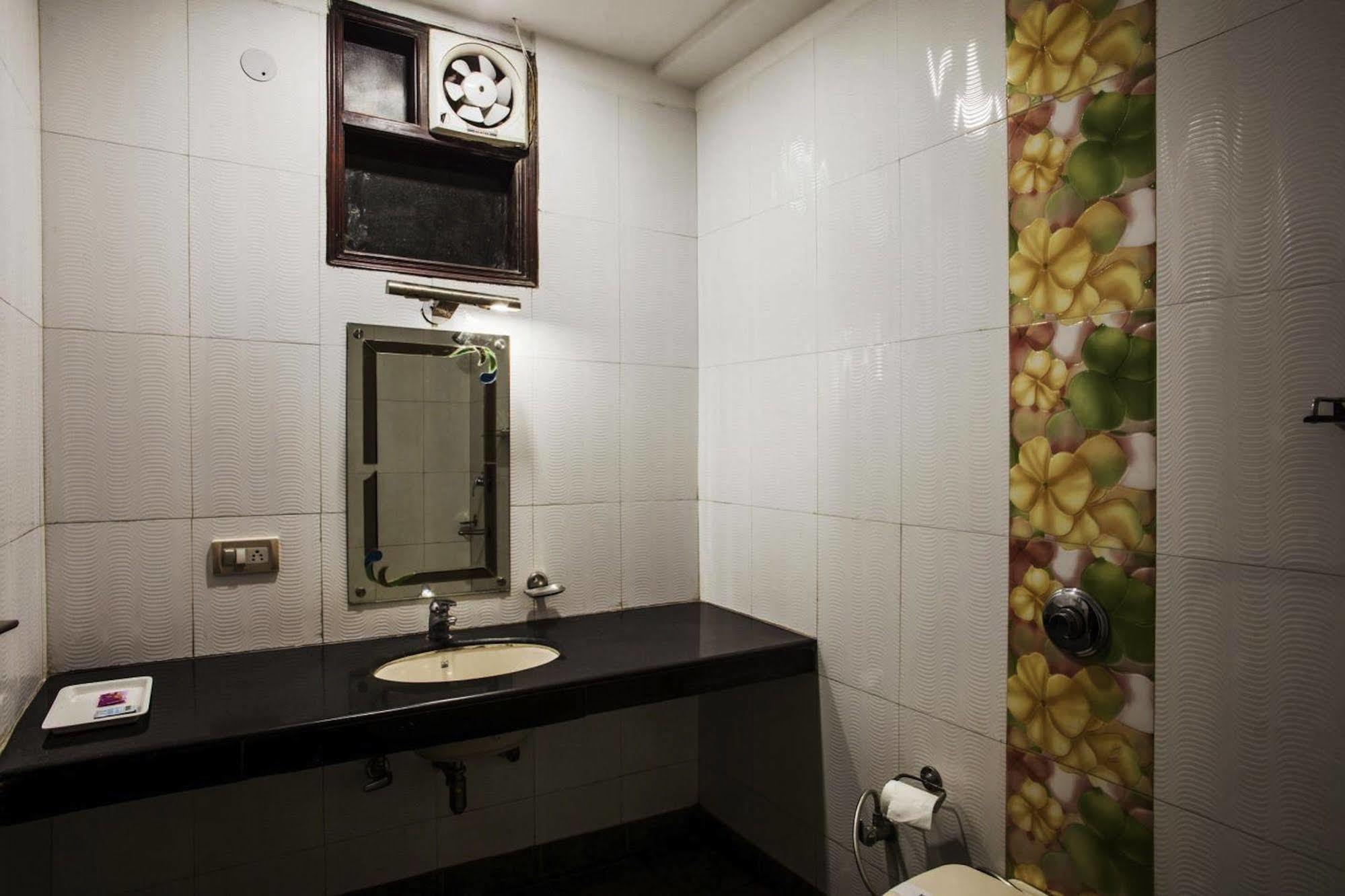Hotel Karat 87 Inn New Delhi Extérieur photo