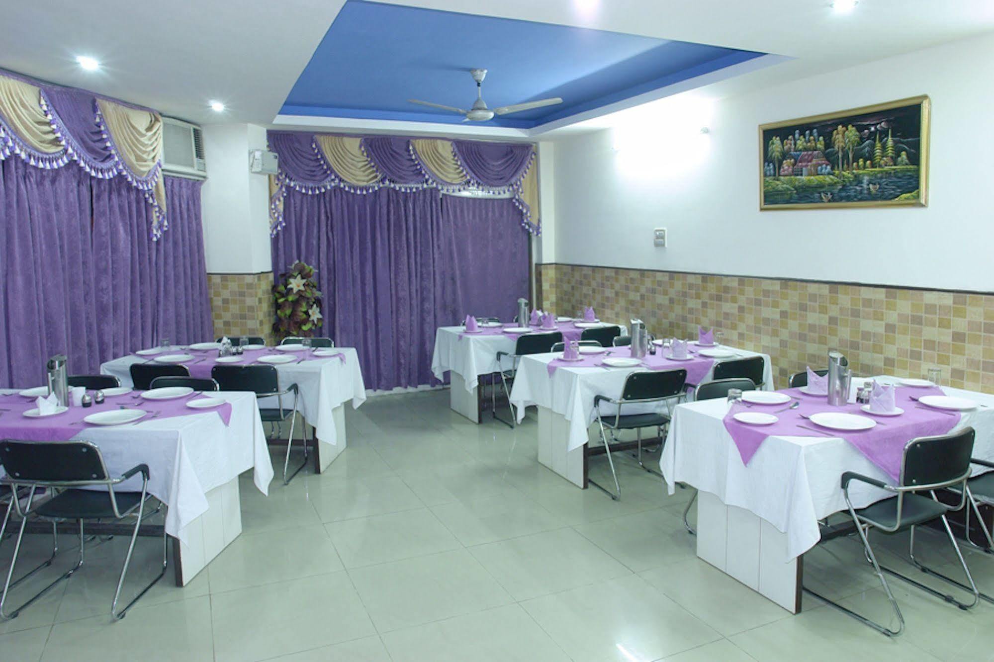 Hotel Karat 87 Inn New Delhi Extérieur photo