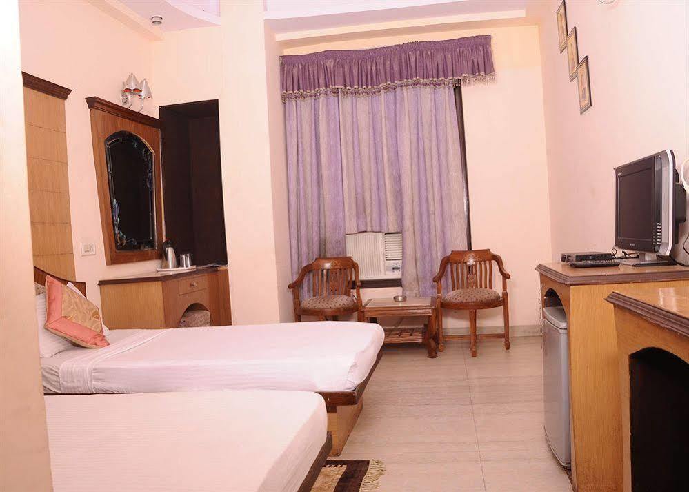 Hotel Karat 87 Inn New Delhi Extérieur photo